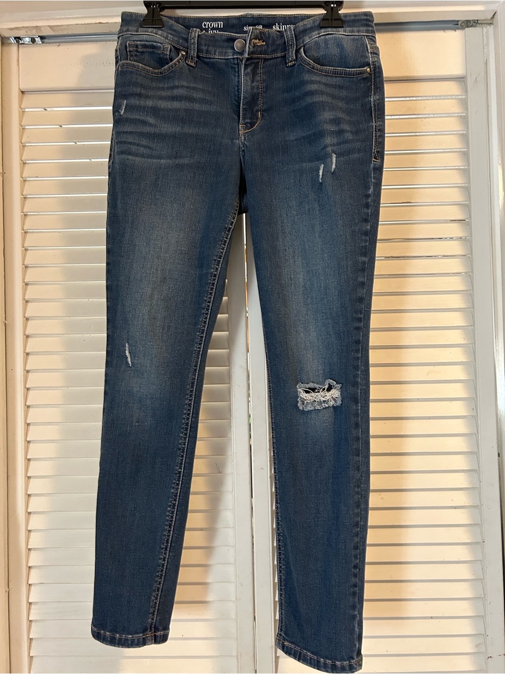 crown & ivy Dark Indigo Skinny Jeans with Distressed Knee